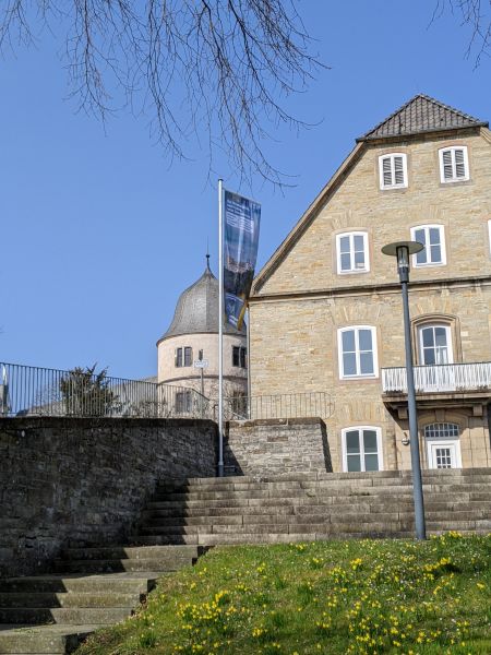 Das Kreismuseum Wewelsburg spendet alle Eintrittsgelder, die von Samstag, 2. April bis Sonntag, 3. April 2022 eingenommen werden, spendet das Kreismuseum Wewelsburg dem Hilfsnetzwerk für Überlebende der NS-Verfolgung in der Ukraine. (Foto Kreismuseum Wewelsburg)
